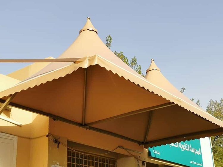 مظلات هرمية في الرياض